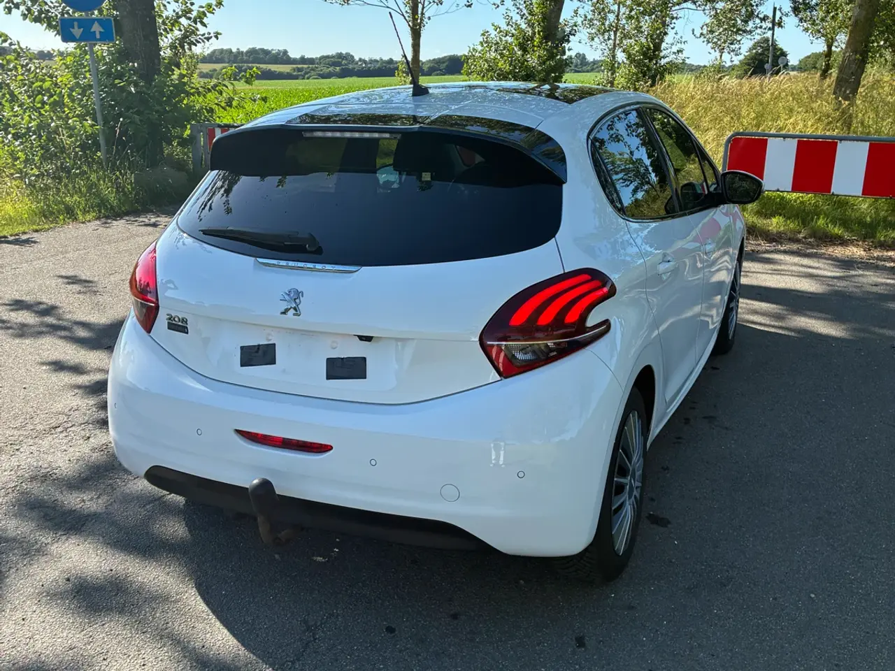 Billede 2 - Super flot og velholdt Peugeot 208