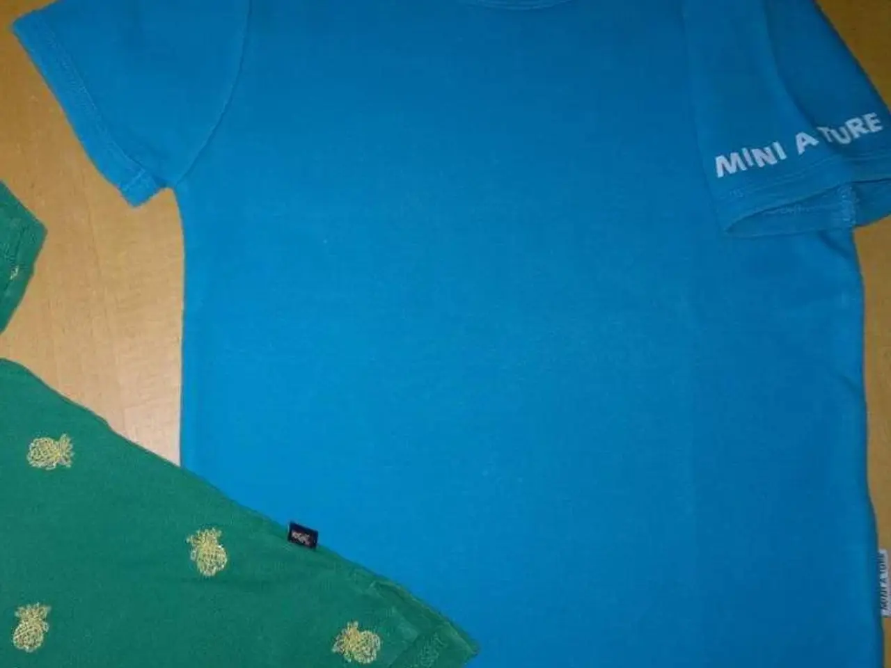 Billede 2 - MiniATure t-shirts str 110