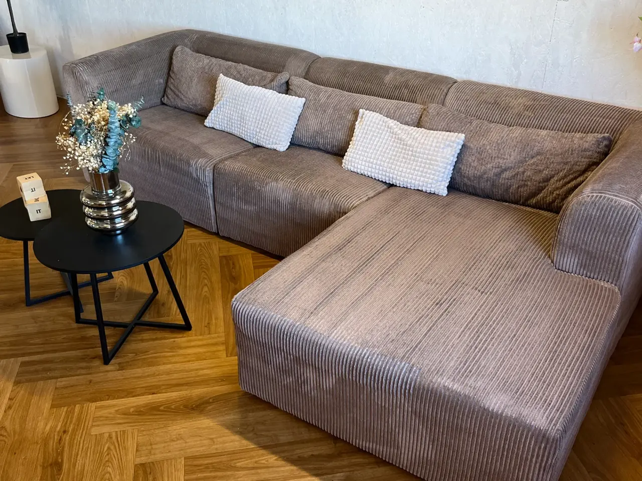 Billede 5 - Ny-renset mocca/brun karls sofa