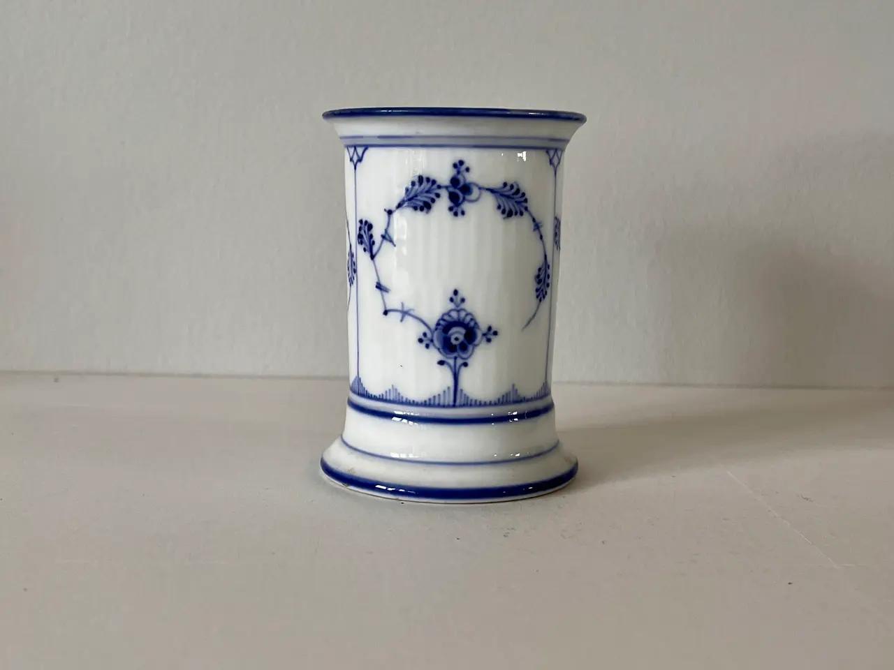 Billede 1 - Royal Copenhagen Musselmalet riflet cigarbæger