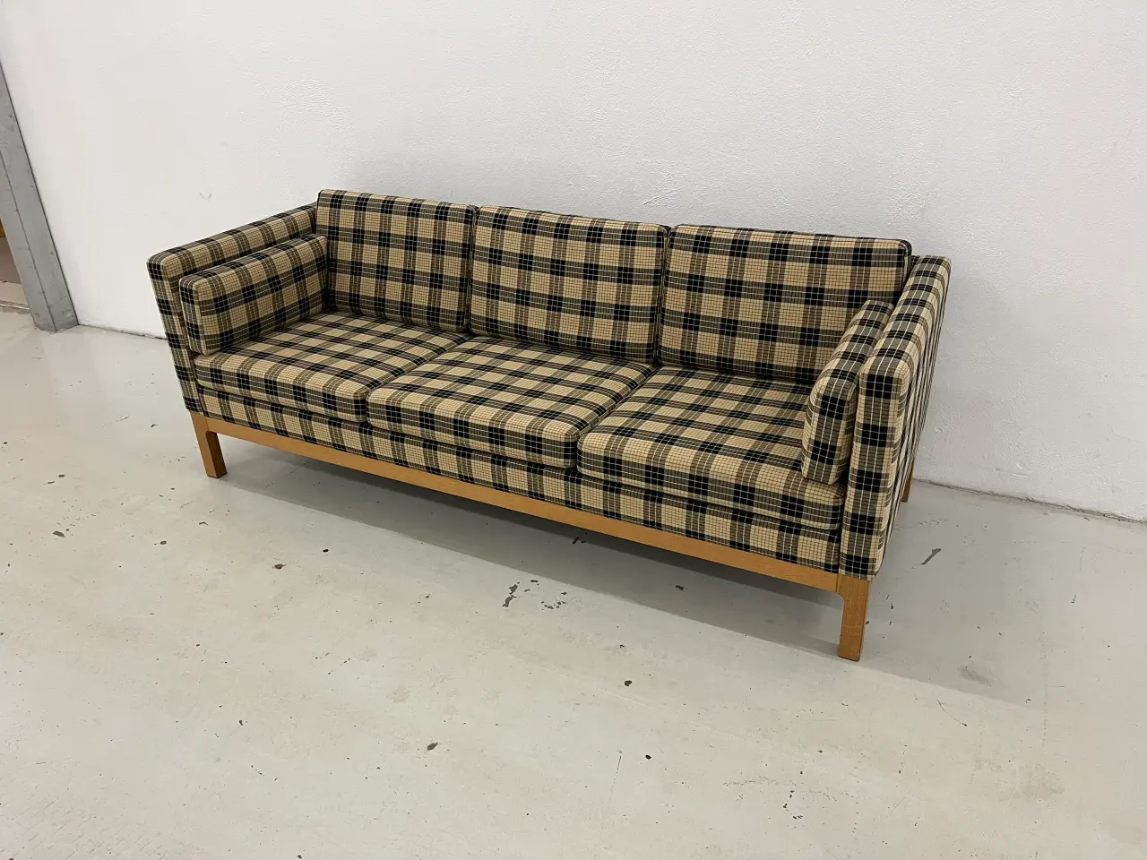 Billede 4 - Børge Mogensen 3 Pers.Sofa i ternet stof, ben i Eg