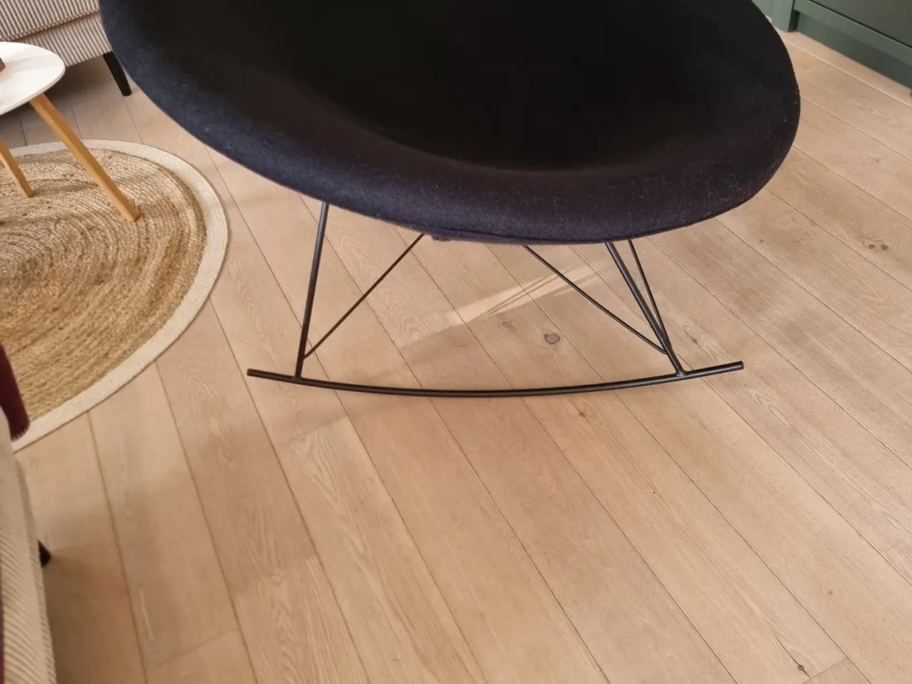 Billede 2 - Stor rund loungestol / gyngestol – Sort