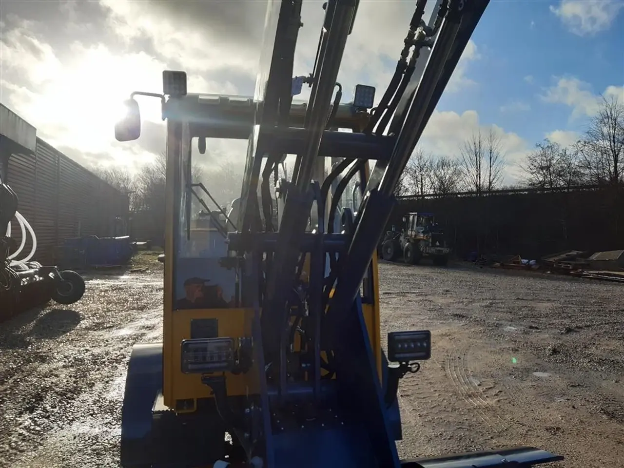 Billede 7 - Eurotrac W12 F  mellem tårn