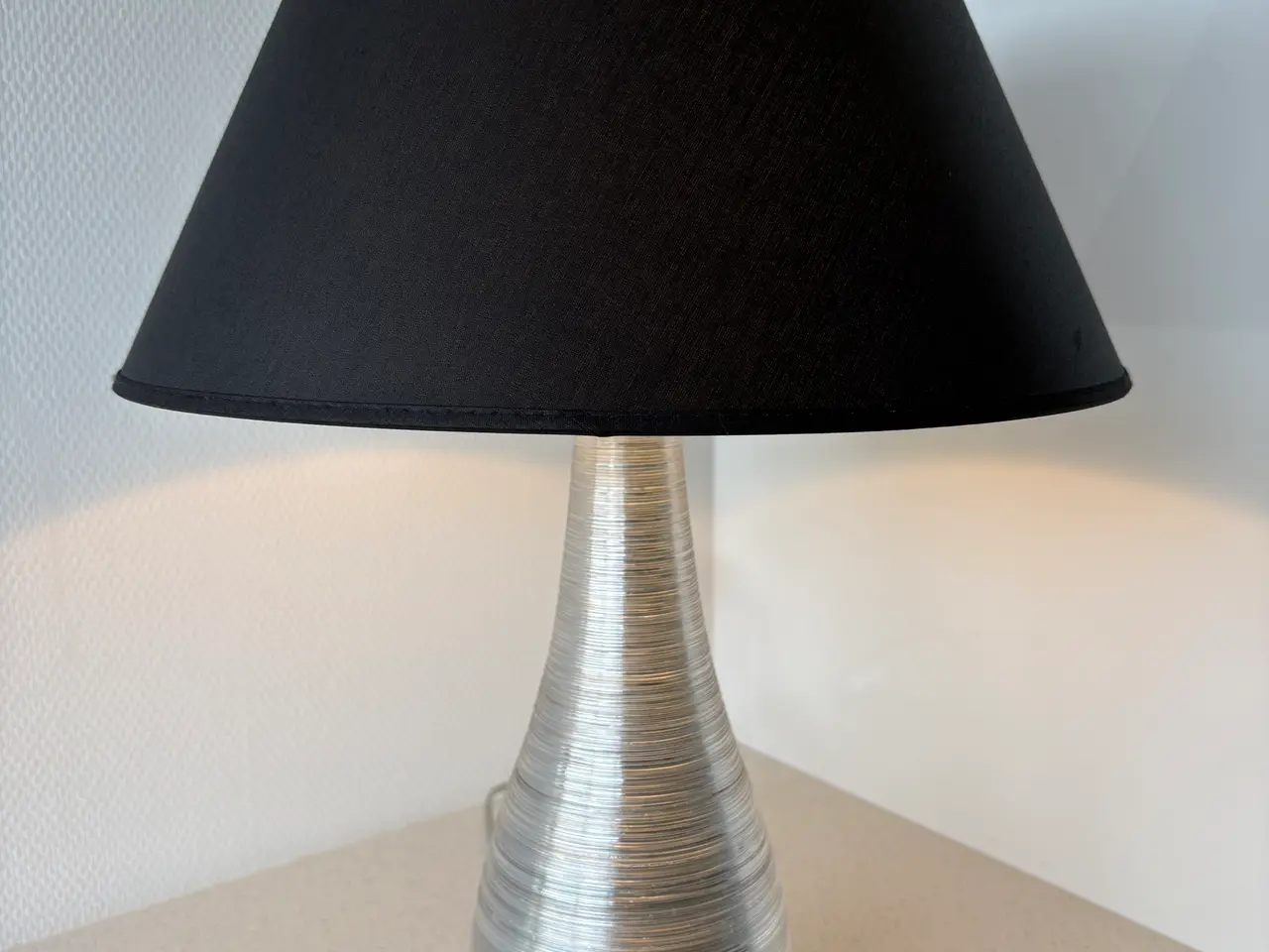 Billede 2 - Design lampe fra Frandsen Stor Bordlampe