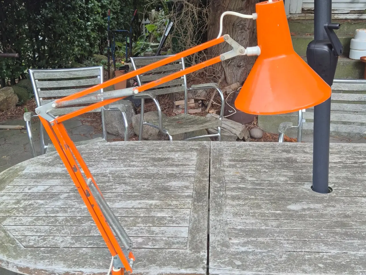 Billede 1 - Rustik og solid orange arkitektlampe