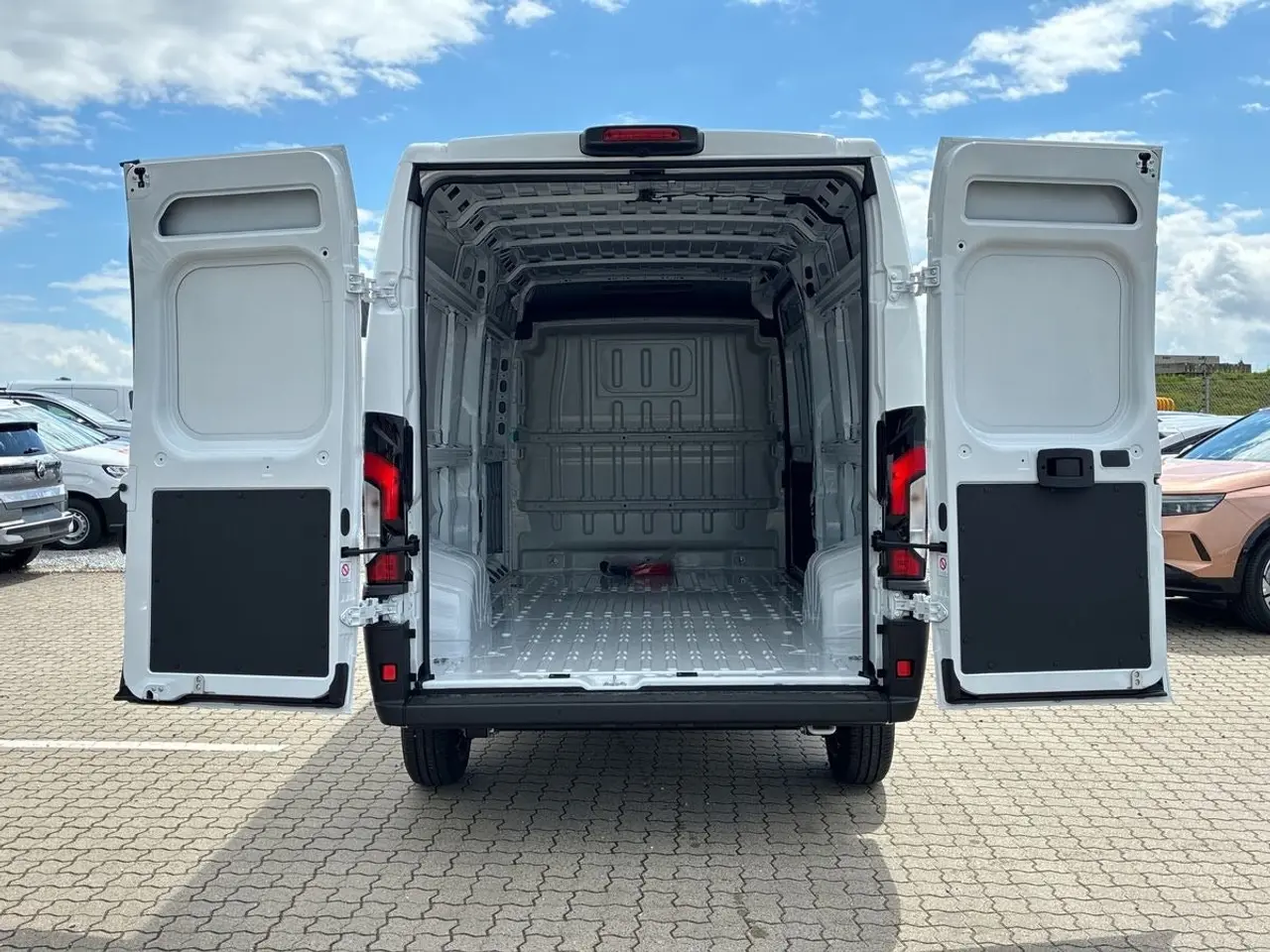Billede 9 - Peugeot e-Boxer 435 110 L3H2 Premium