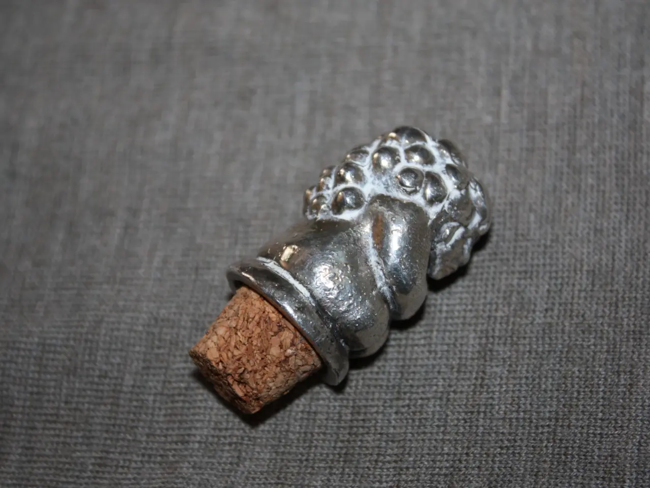 Billede 2 - Vinprop i metal med figur