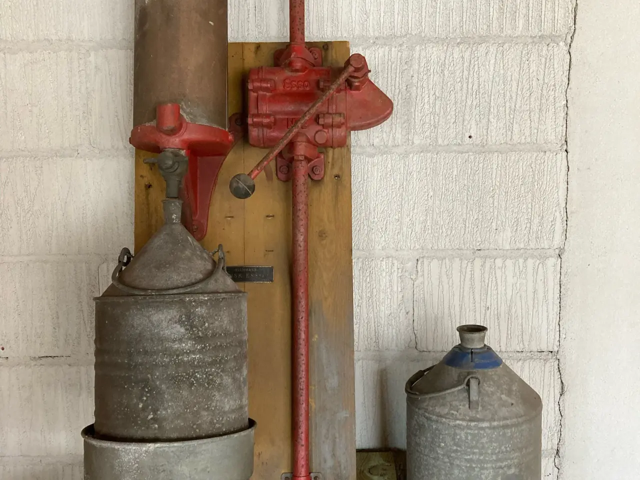Billede 1 - ESSO Petroleumspumpe
