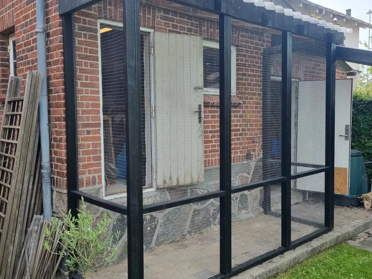 Billede 1 - Voliere til gavl på hus.