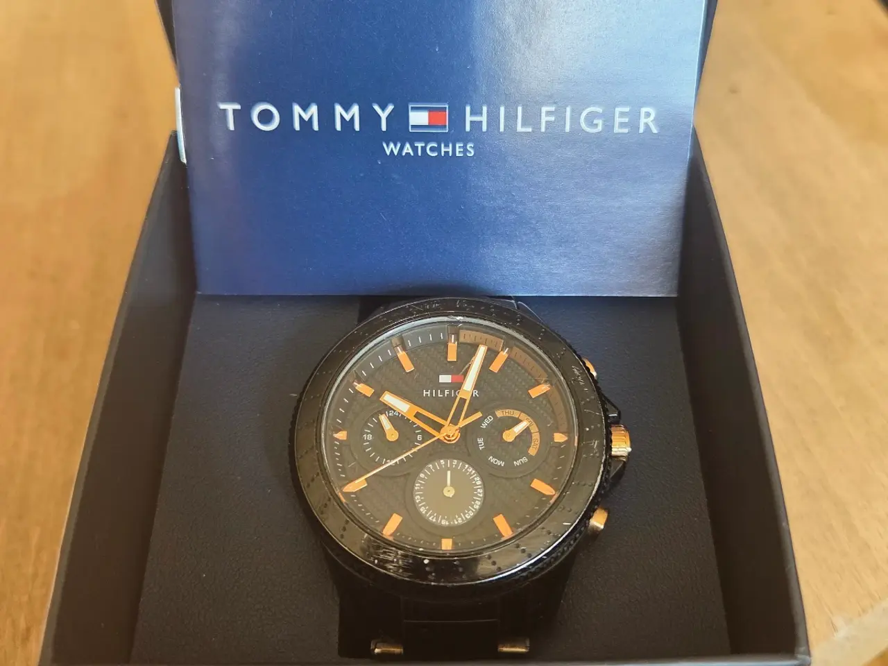 Billede 1 - Tommy Hilfiger herreur – Sort m. guld (model TH.43