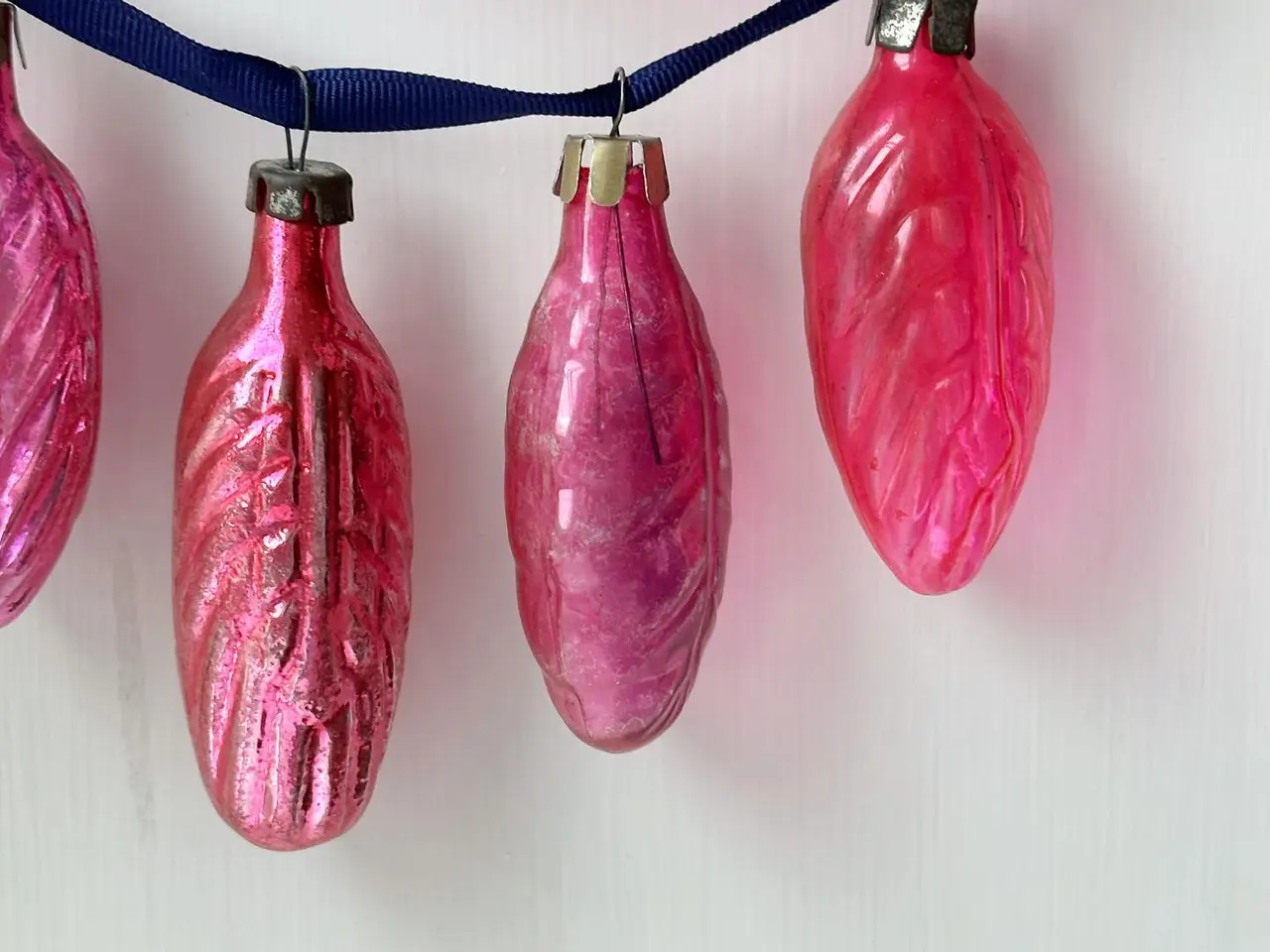 Billede 4 - Vintage julekugler, sæt af pink løv, 7 stk samlet