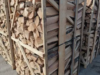 Tørret Hårdt Træ Brænde Bøg & Gran, 1.8m³ Pallet