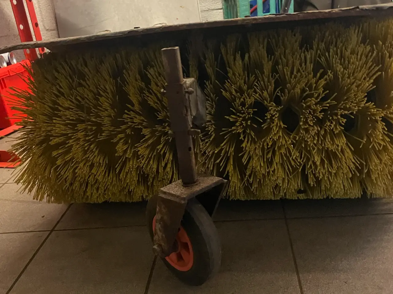 Billede 3 - Kost til stiga park 100 cm bredde 