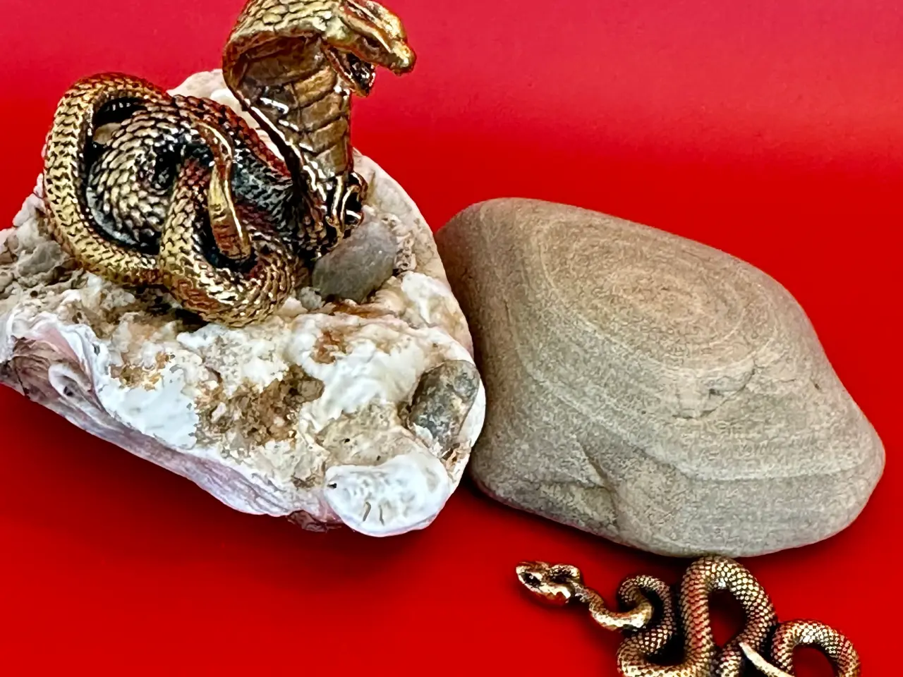 Billede 4 - To vintage miniaturer slangefigurer af messing
