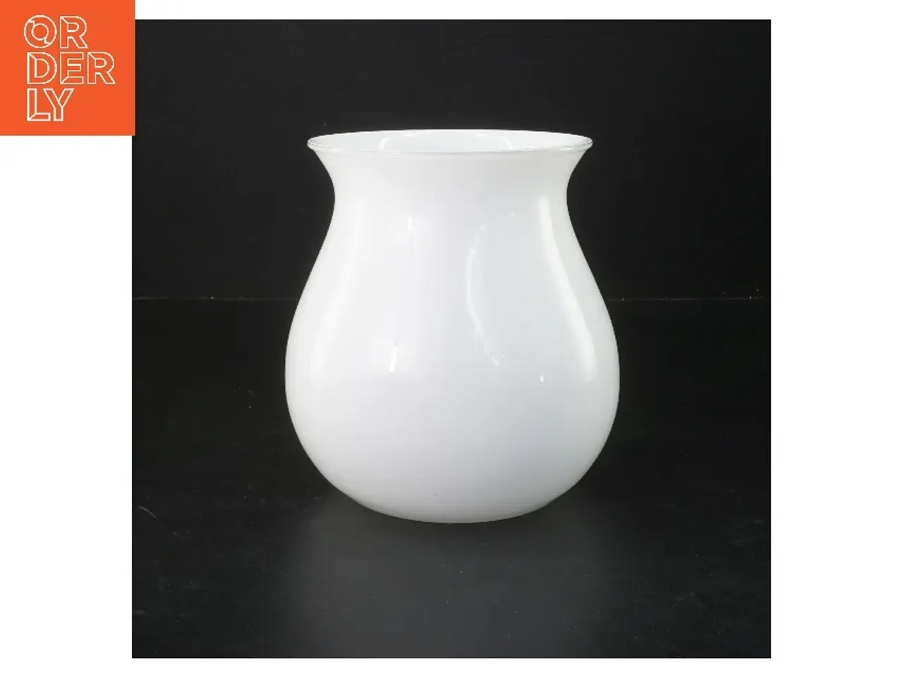 Billede 1 - Hvid glasvase (str. 15x14 cm)