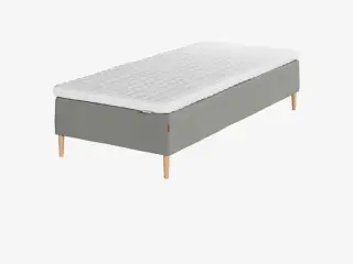 2 stk boxmadras som nye, med ben og topmadras