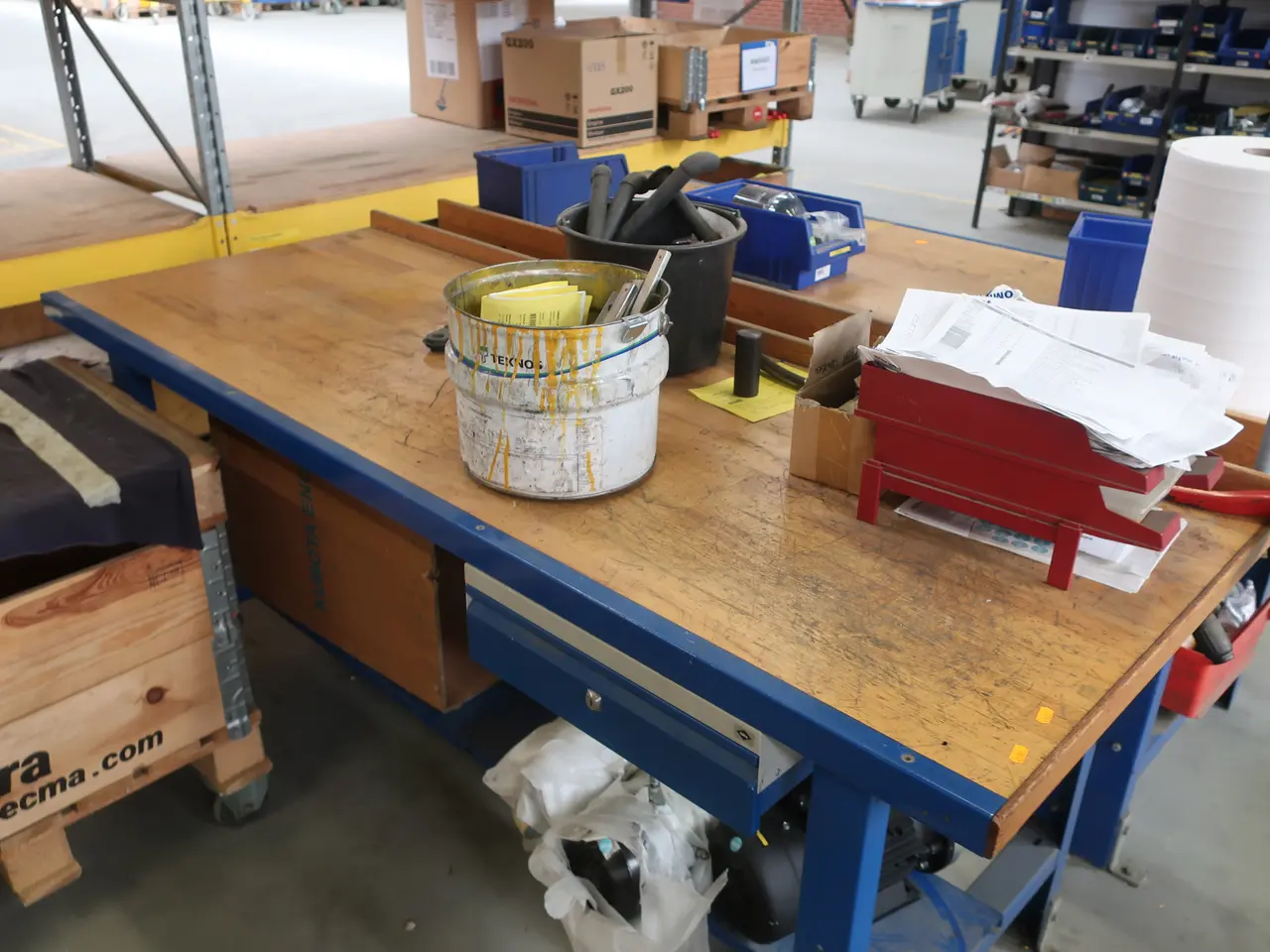 Billede 2 - Arbejdsbord med indhold