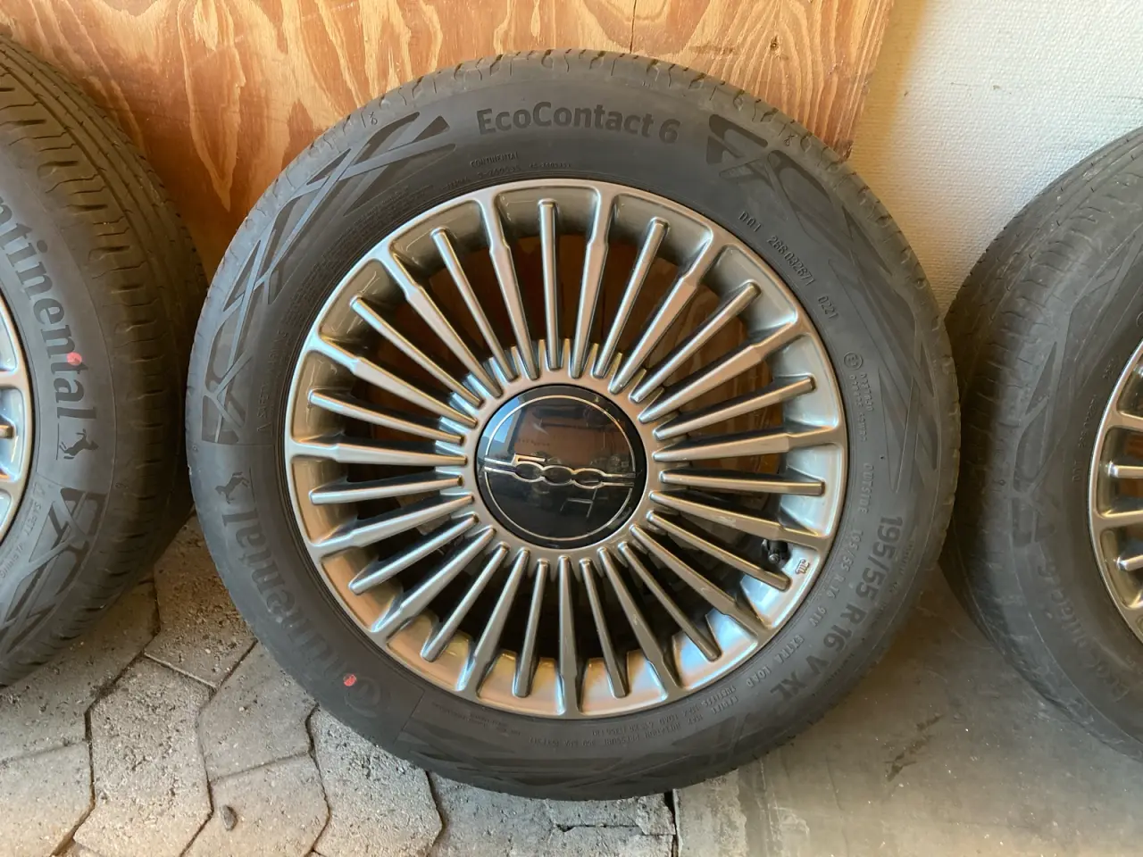 Billede 3 - Originale Fiat 500e fælge & dæk