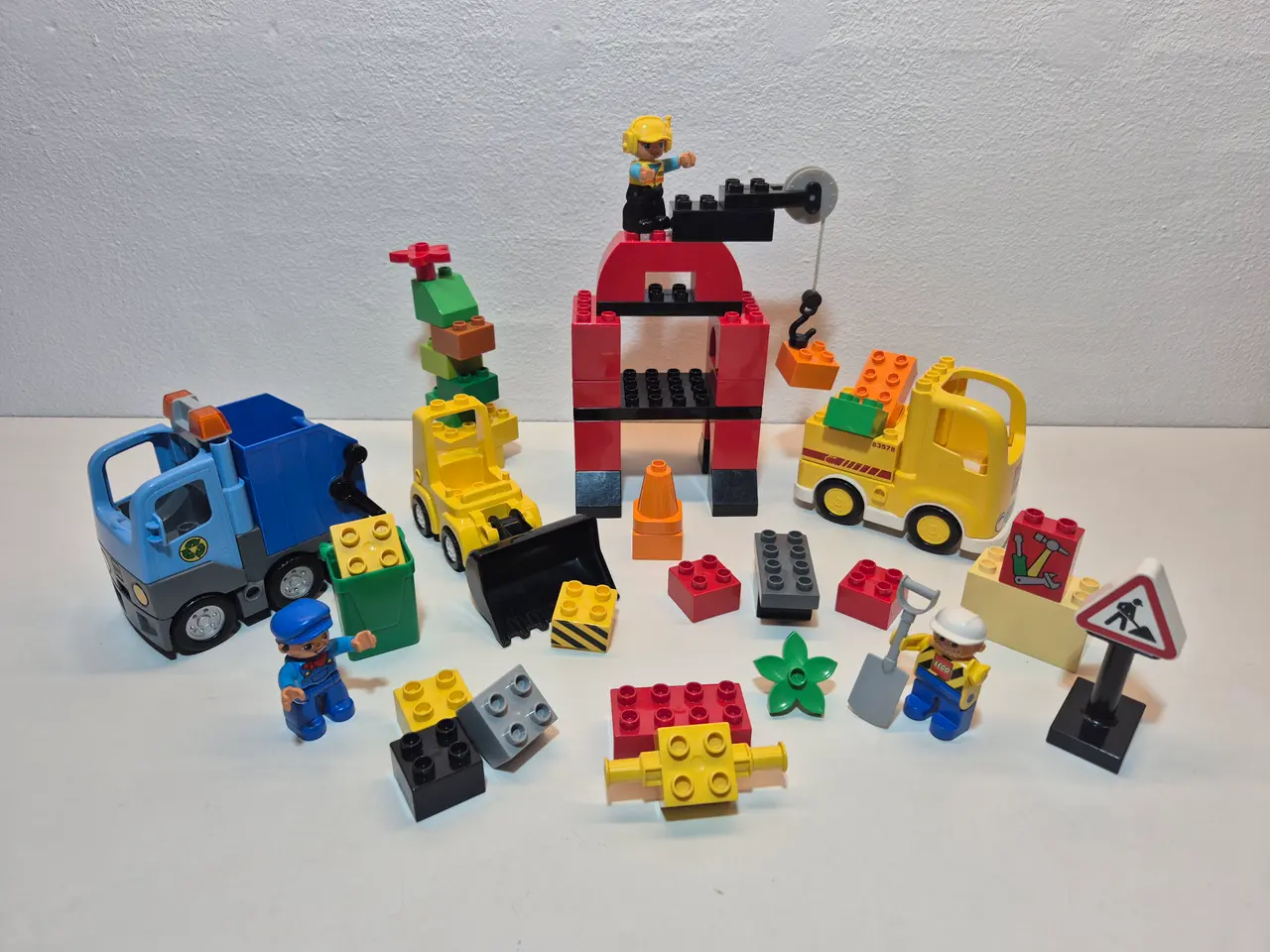 Billede 1 - Duplo Byggeplads med Skraldebil, Lastbil, Lille bi