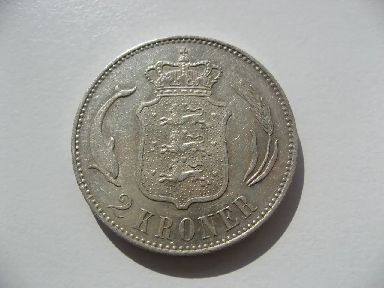 Billede 2 - Særdeles flot delfin sølv 2 kr 1899, den gode