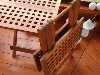 Bord. Ristklapbord - sammenklappelig. 2 stk
