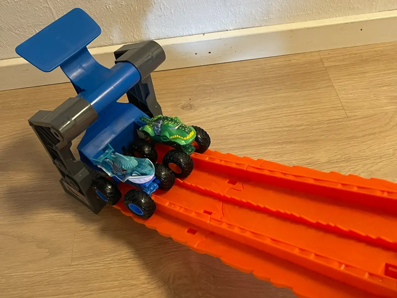 Billede 3 - Meget fin racerbane fra HotWheels