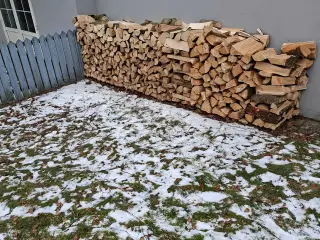 Brænde og huggeblok