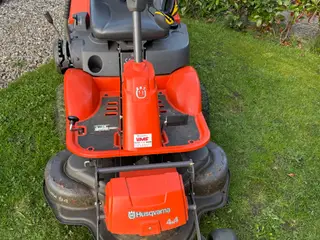*SOLGT* Husqvarna R16C AWD knækstyret havetraktor 