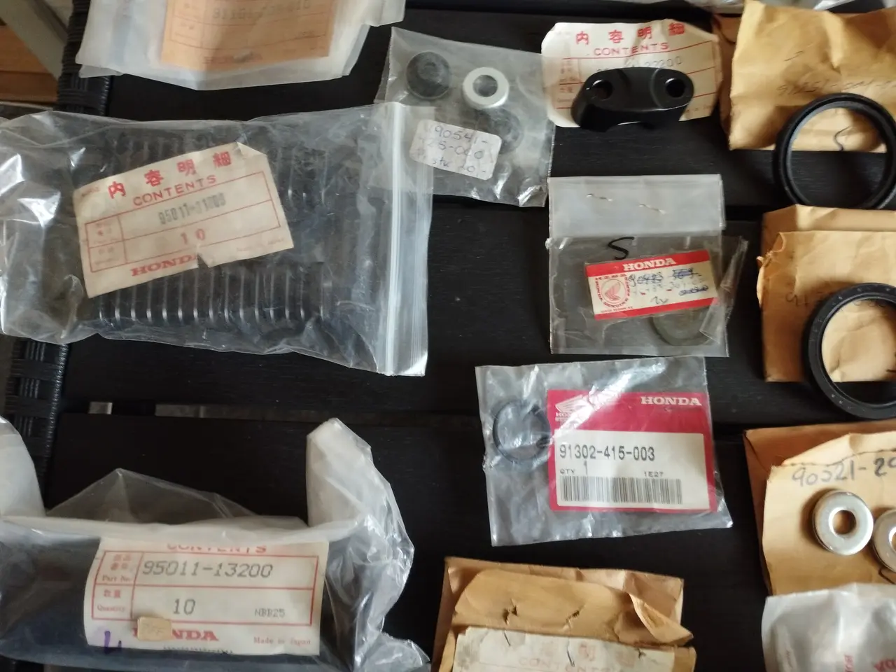 Billede 2 - Nye reservedele m.v. Honda M.C kasse (8) ( Se %)