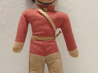 gammel garder med stofkrop og papmachè hovede.
