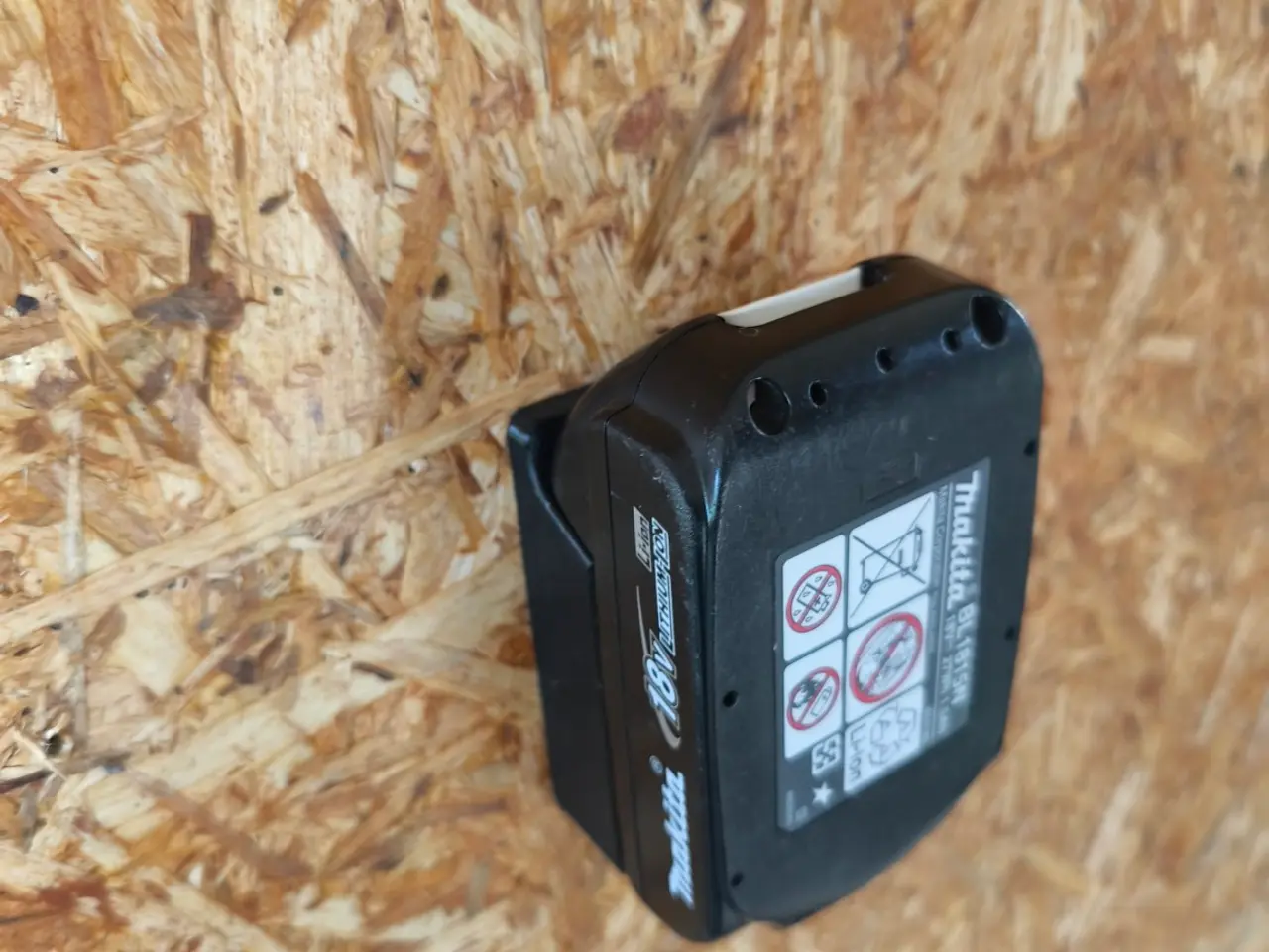 Billede 2 - Makita 18V batteriholder – 3D-printet vægholder