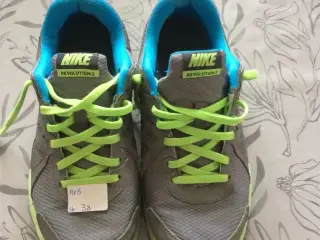 Nike 38