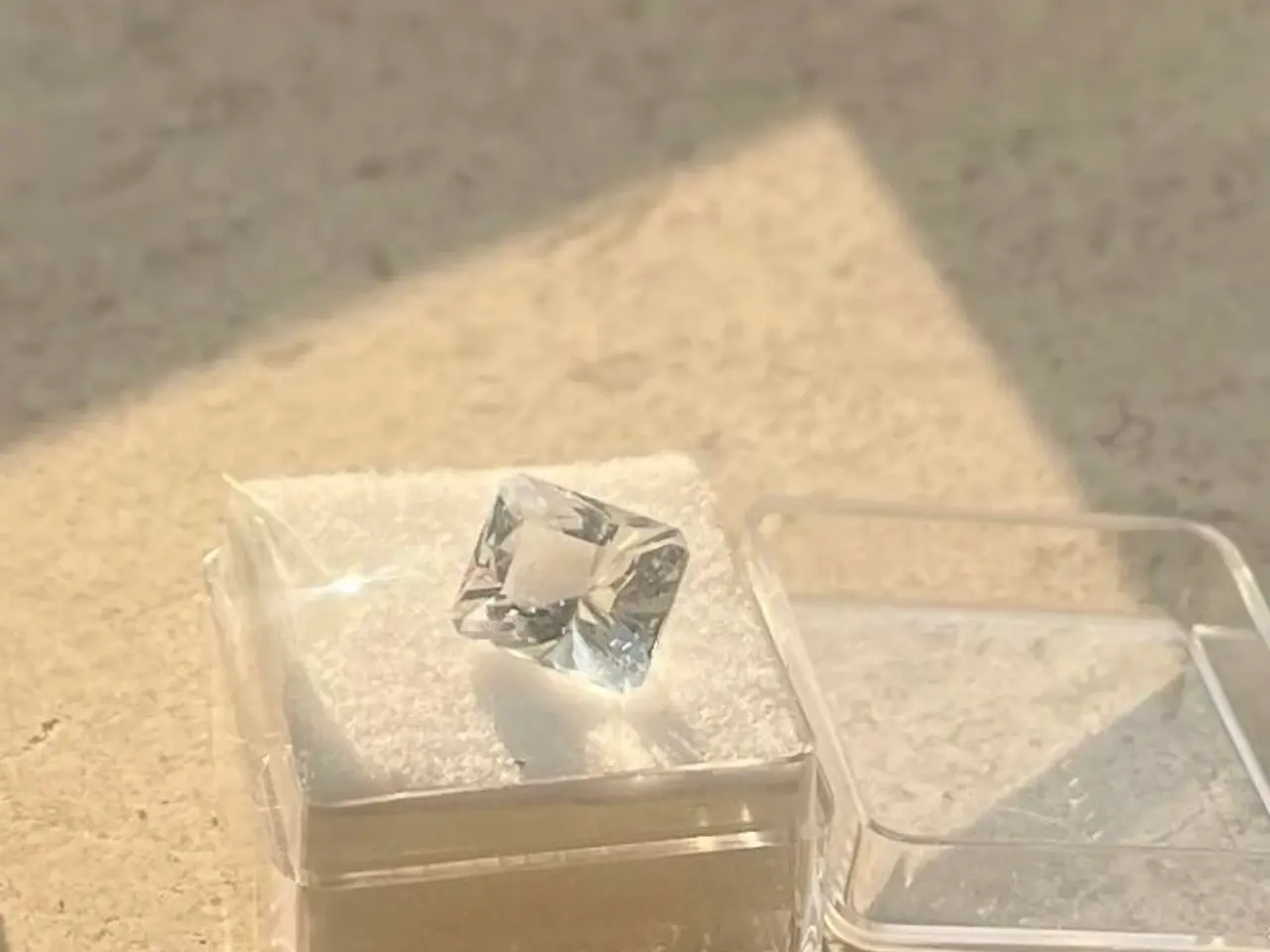 Billede 1 - Sjælden pollucit - 5,55 ct - med certifikat 