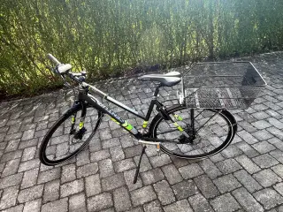 Citybike med kurv og lås