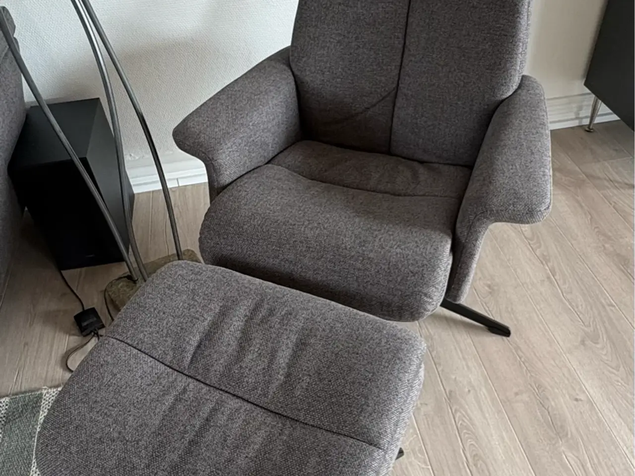 Billede 2 - BYD - Lækker sofa med puf og lænestol