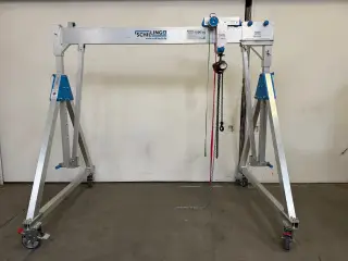 Udlejning af 1000 kg. portalkran / montagekran.