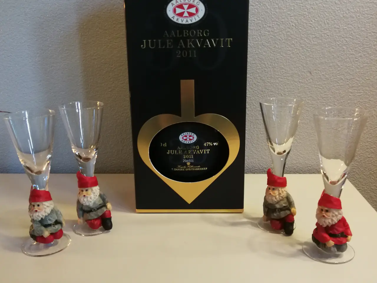 Billede 1 - Aalborg Juleakvavit og 4 nisseglas