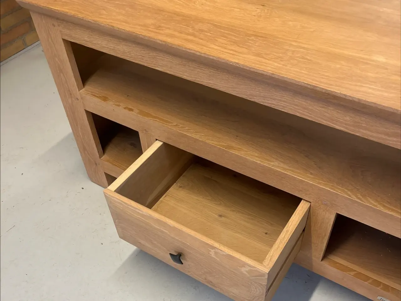 Billede 7 - TV bord i massiv fransk eg.
