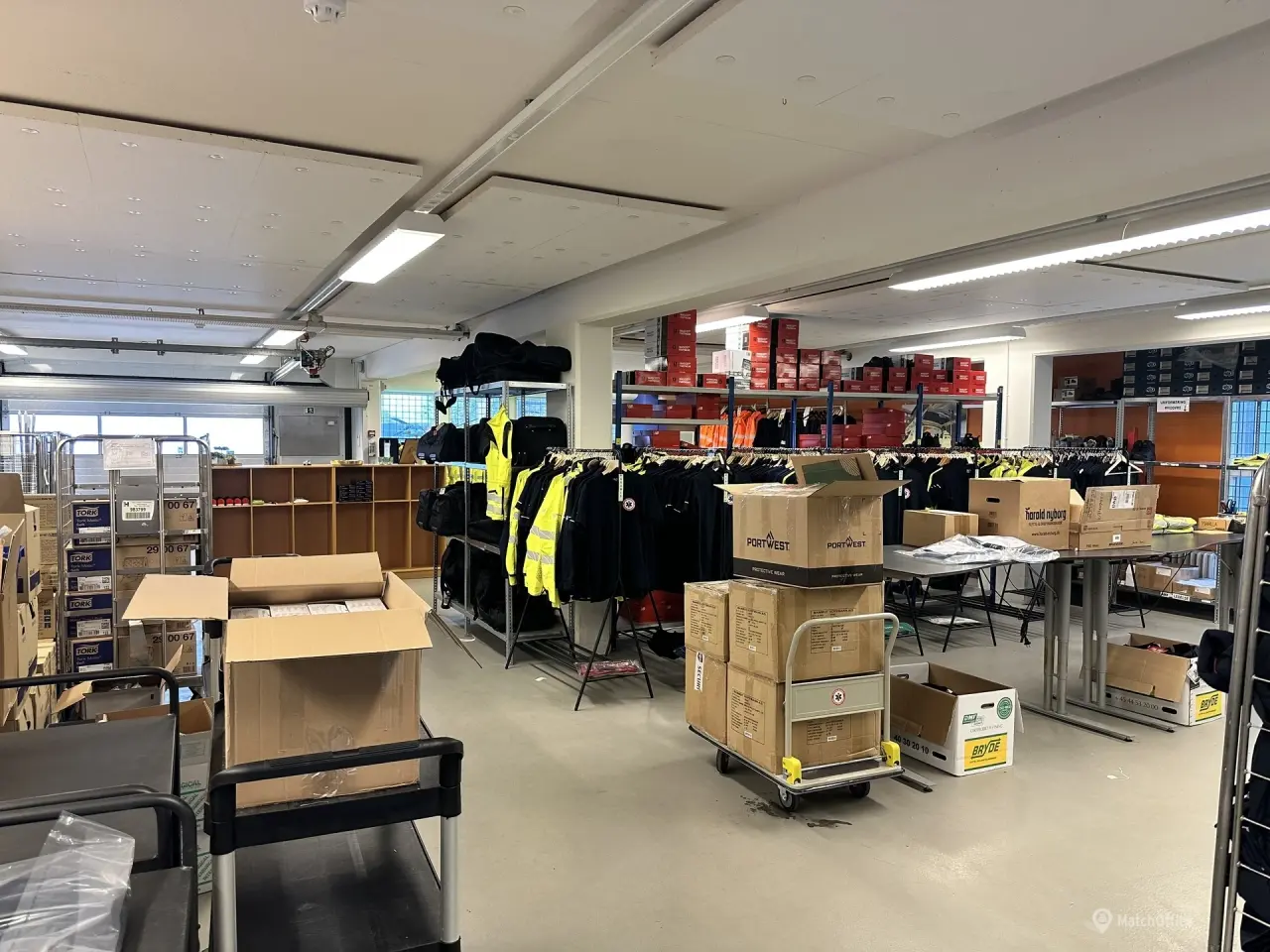 Billede 1 - Lager/værksted i stueplan med porte