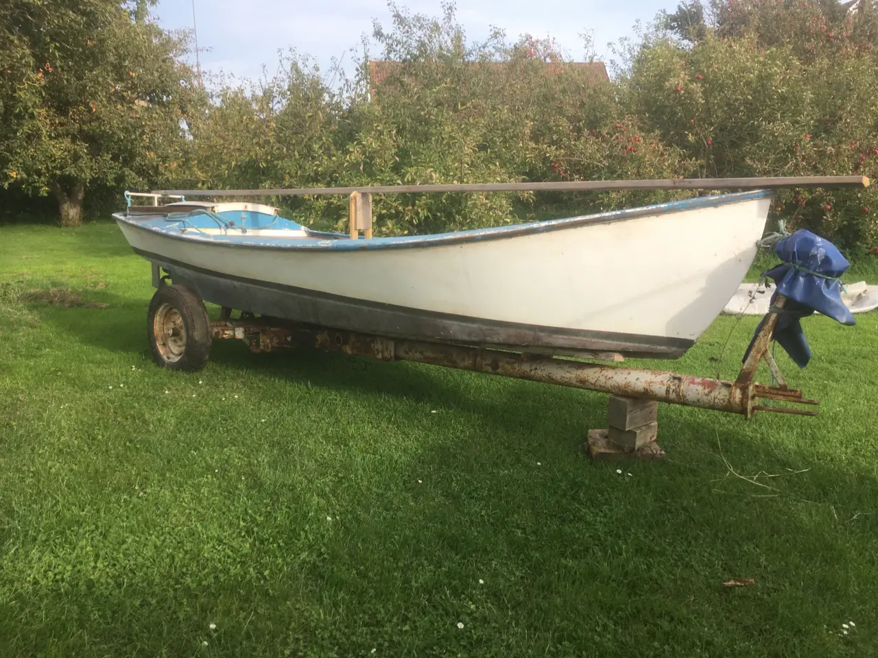 Billede 1 - Gerskov glasfiber motorpram med 3hk Marstal motor