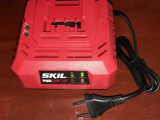 Ny Skil oplader til batterier..