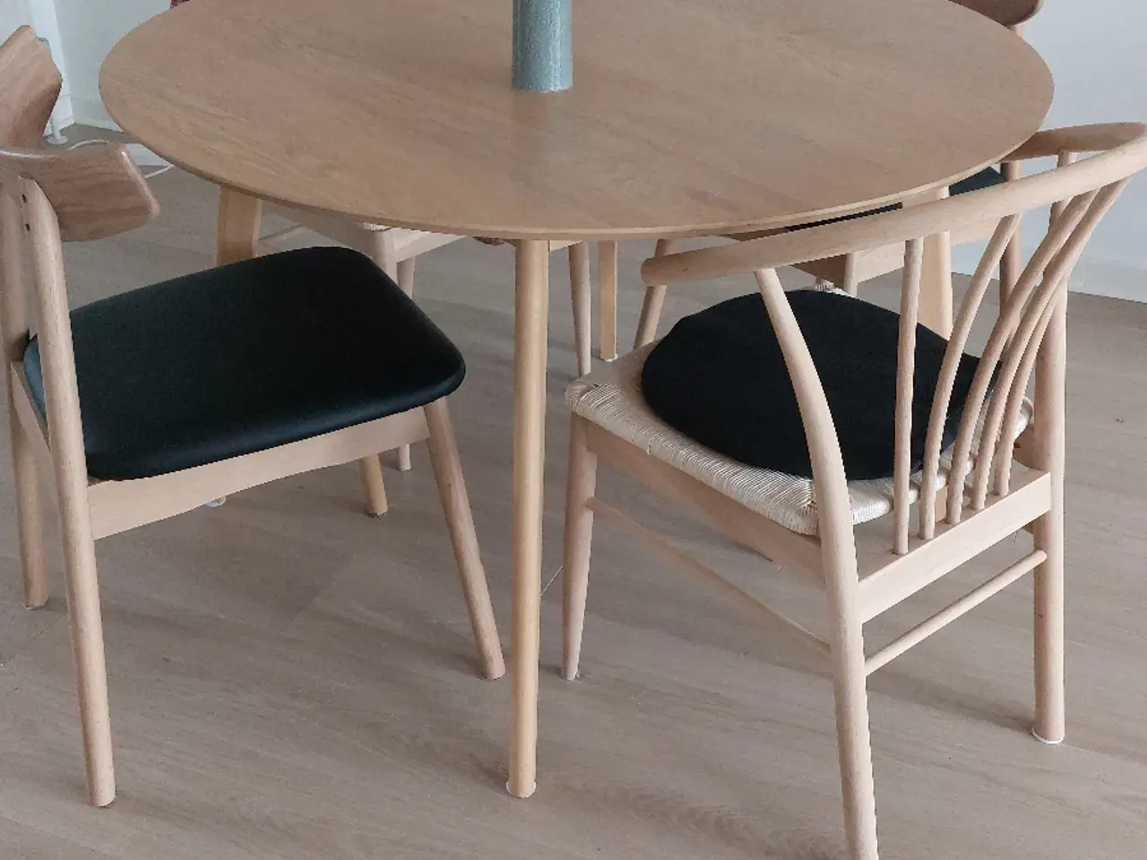 Billede 1 - Spisebord til salg