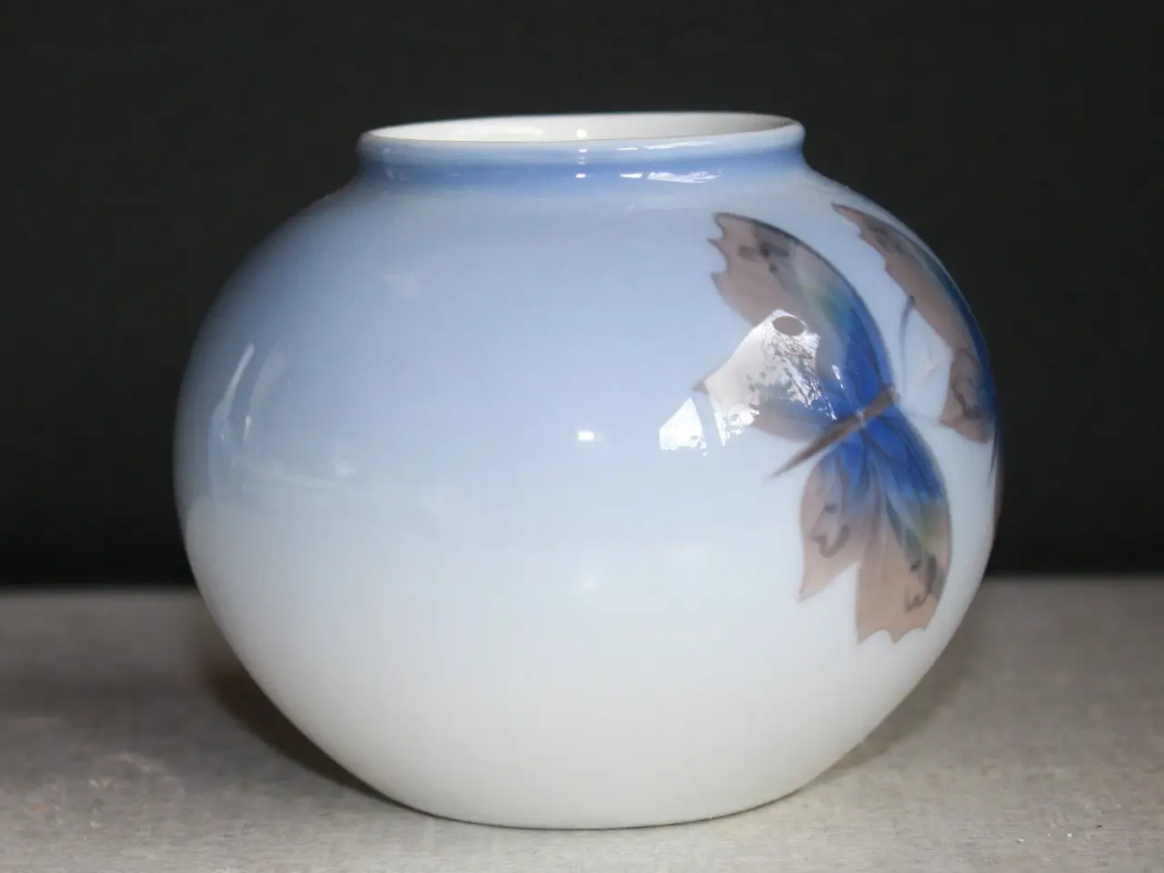 Billede 6 - Vase med sommerfugle fra Royal Copenhagen