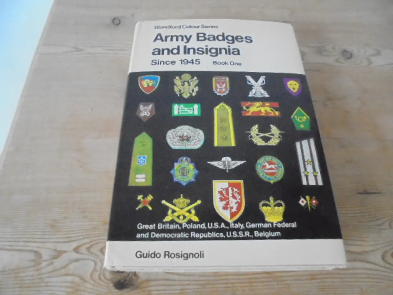Billede 1 - Army Badges and Insignia since 1945 