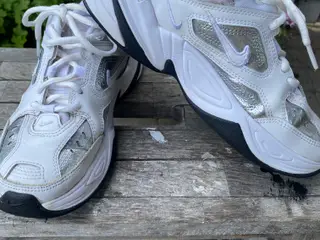 Nike sneakers str. 37