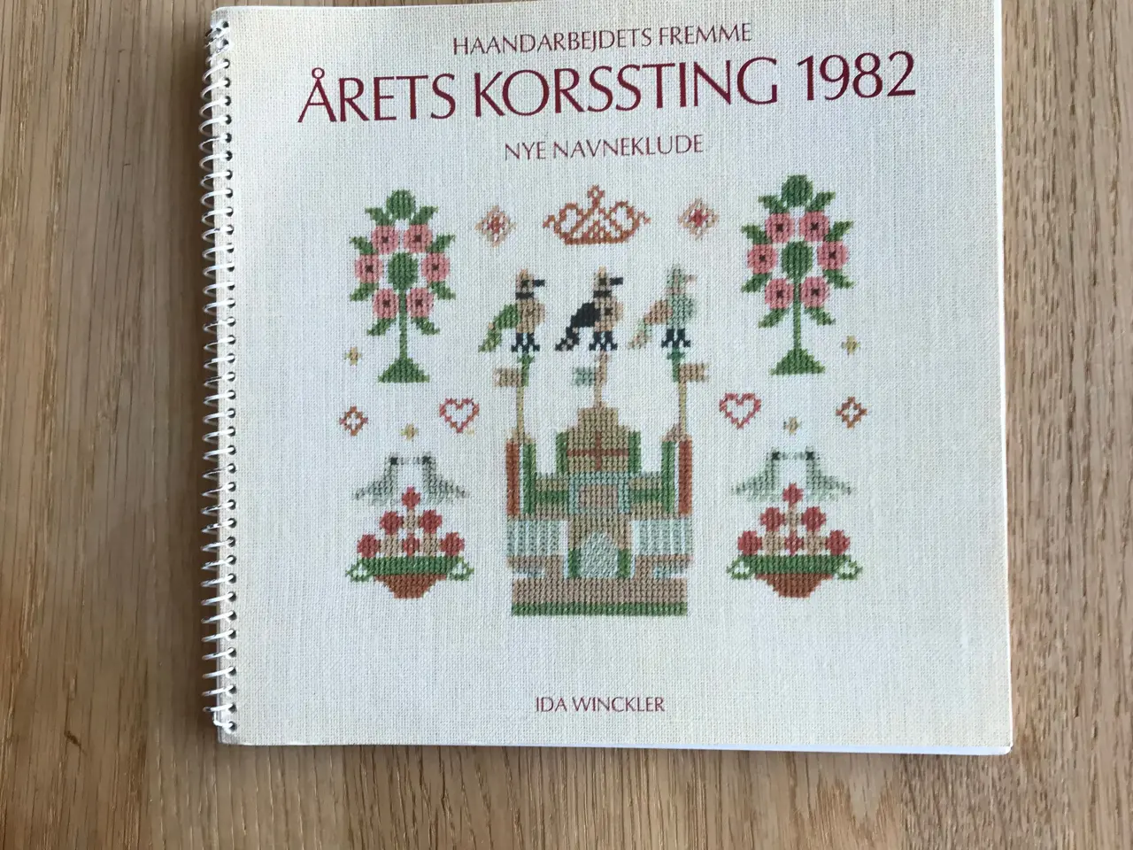 Billede 1 - Årets Korssting 1982 - Nye Navneklude