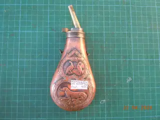 Remington type kobberkrudtflaske.