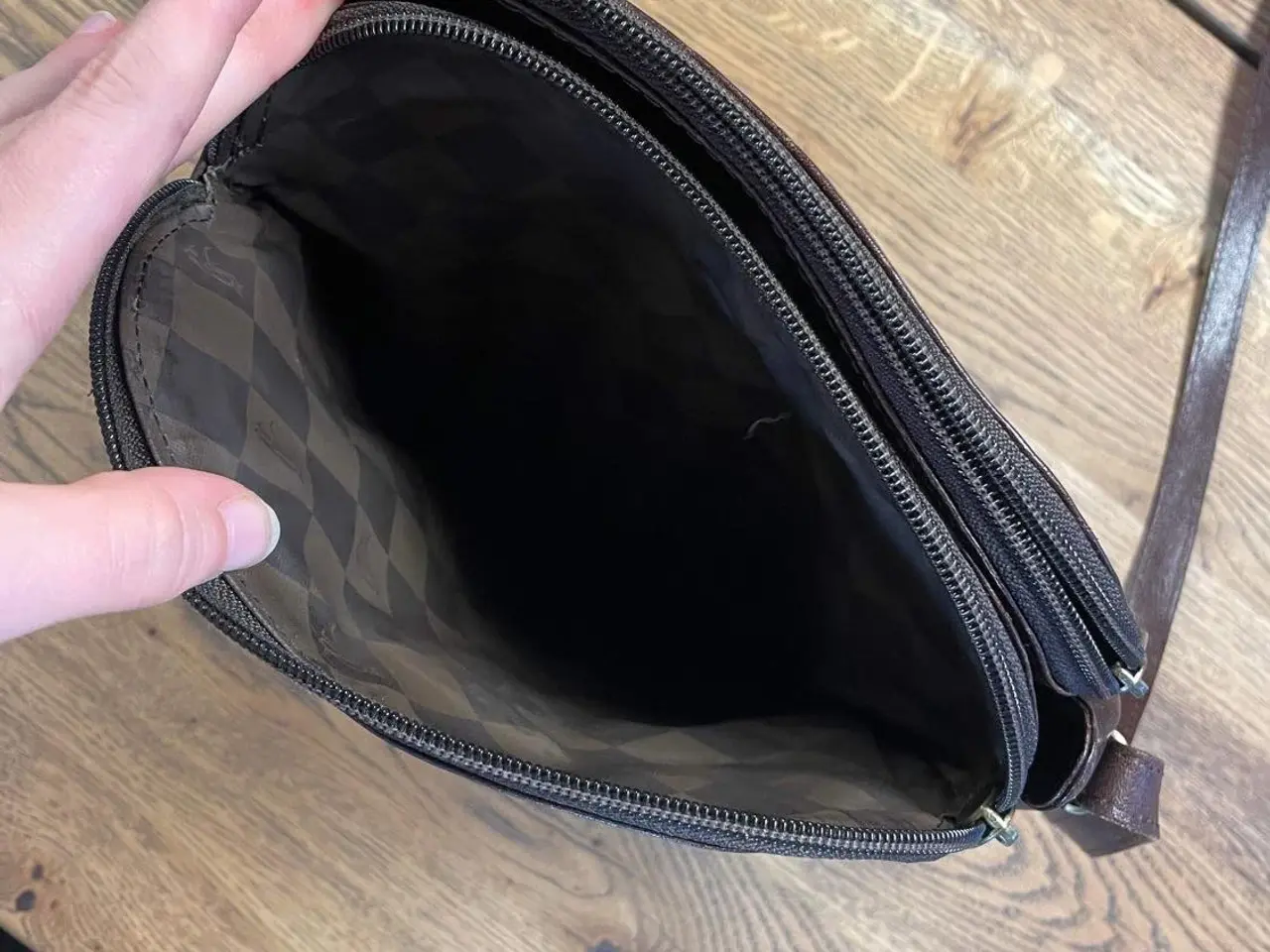 Billede 3 - Adax tasker sælges
