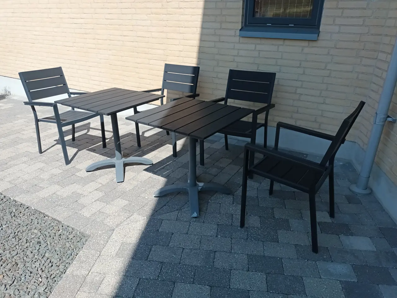 Billede 1 - 2 stk. : Cafébord med 2 stole.