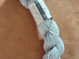 Studio linen